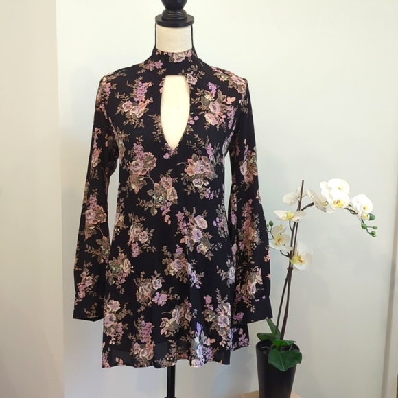 ✨HP✨Flynn Skye Floral Cut Out Mini Dress - Size M - Picture 2 of 12